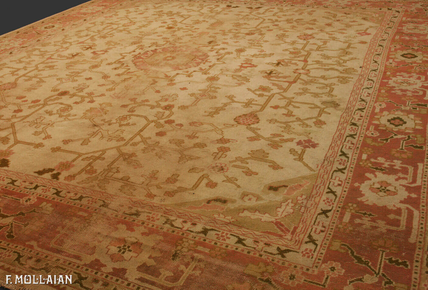 Antique Turkish Ushak (Oushak) Carpet n°:12784316